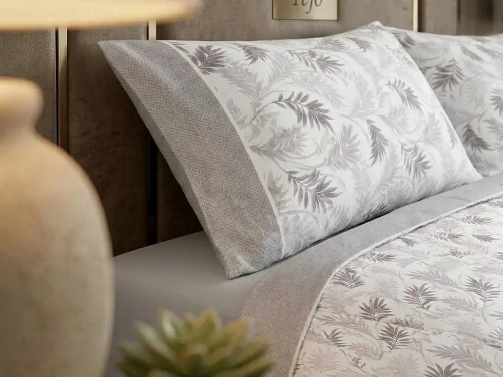 Transforme o seu quarto num verdadeiro refúgio de estilo e conforto com a nossa nova coleção de jogos de cama em flanela 100%