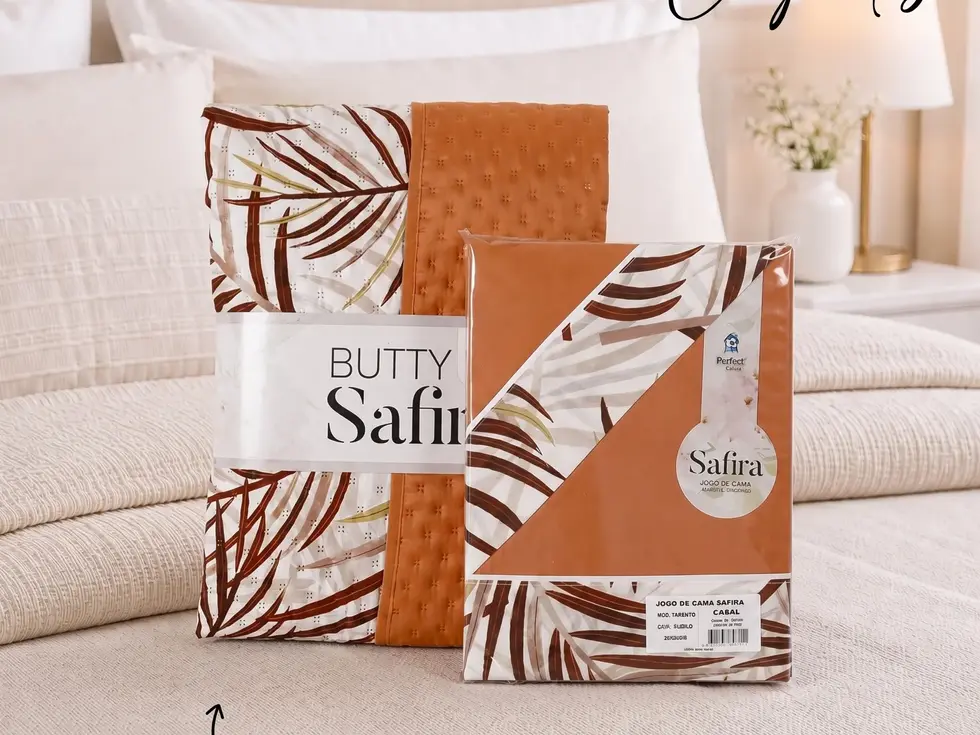 Transforme o seu quarto num refúgio de elegância e conforto com o Conjunto de Cama Colcha + Jogo Cama. Este kit completo comb