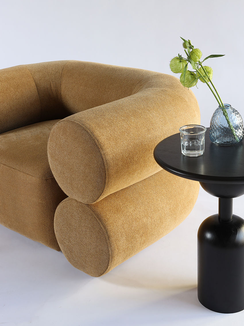 poltrona Tubo + mesa lateral Baobá