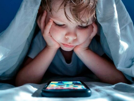 12æ³ä»¥äžã«æºåž¯é»è©±ãæããããšé¬±ãäžç ãè¥æºã«ãªããšããç ç©¶ïŒç宀æŽé²ã®ã¢ã人ã®ä»ã¯ïŒïŒ2025幎12æ11æ¥å
¬éïŒ