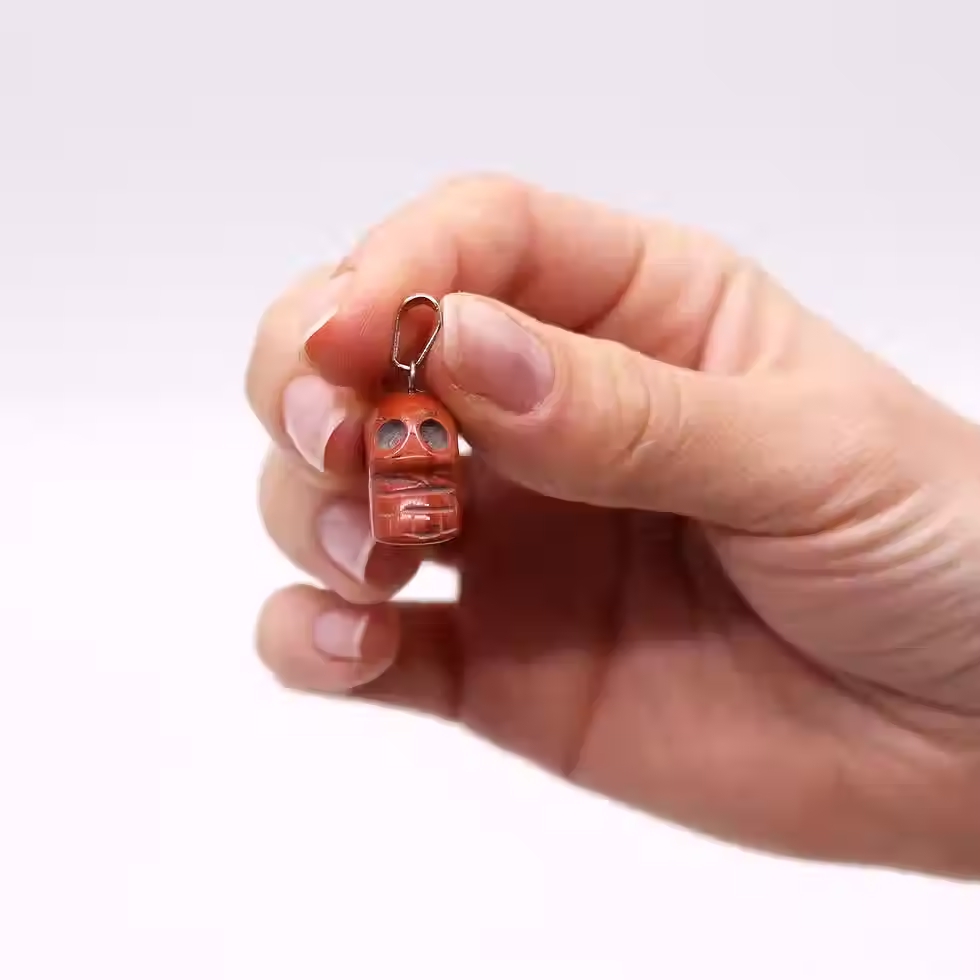 Thumbnail: Mini obeski lobanj iz poldragih kamnov (12 različnih) 20×15 mm