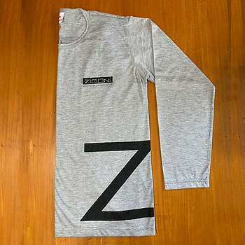 Explore o Uniforme Manga Longa em Malha PV Cinza Mescla da Sclan Malhas, exclusivo para Zigoni Arquitetura e Construção. Detalhes em silk preto, logo no peito e costas, e o distintivo 'Z' na lateral esquerda. Descubra como a Sclan Malhas transforma visões em realidade, destacando identidade visual com elegância. Contate-nos para uniformes personalizados que vão além das expectativas. Visite nossa loja em Cachoeiro de Itapemirim - ES. Assine a newsletter para novidades e promoções exclusivas. Sclan Malhas - Vestindo Identidade com Elegância e Conforto!