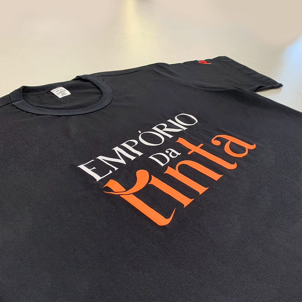 Camisa Tradicional, Algodão Preto, Sclan Malhas, Empório da Tinta, Elegância Atemporal, Acabamento em Silk, Logo Personalizado, Conforto e Estilo, Imagem Empresarial, Excelência em Uniformes