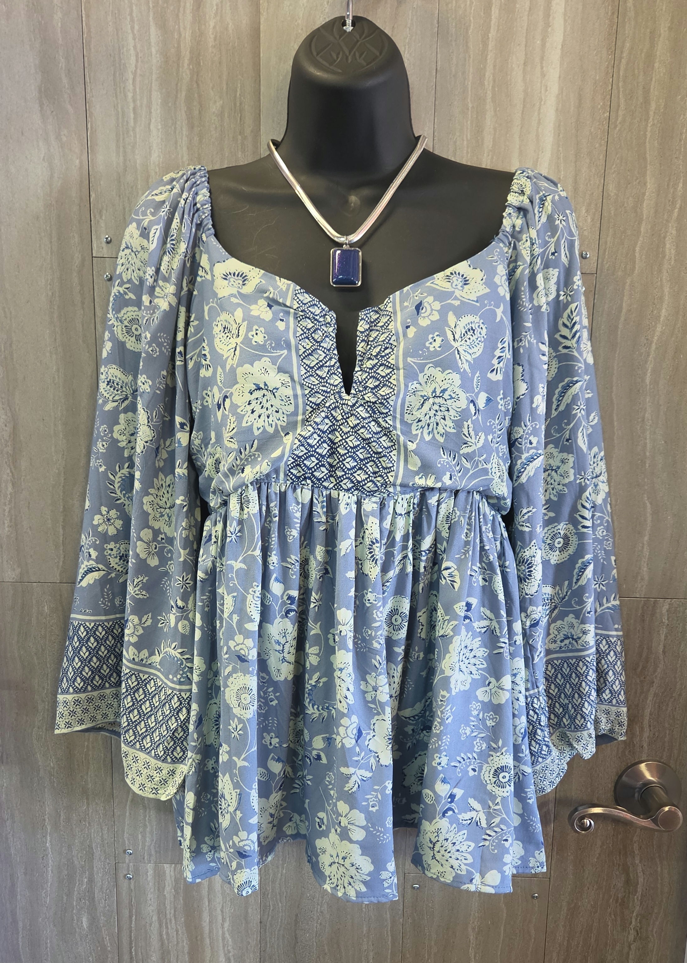 ANGIE BRAND DENIM BLUE, FLORAL, PRINT V-NECK ELASTIC BACK BLOUSE TOP #4284