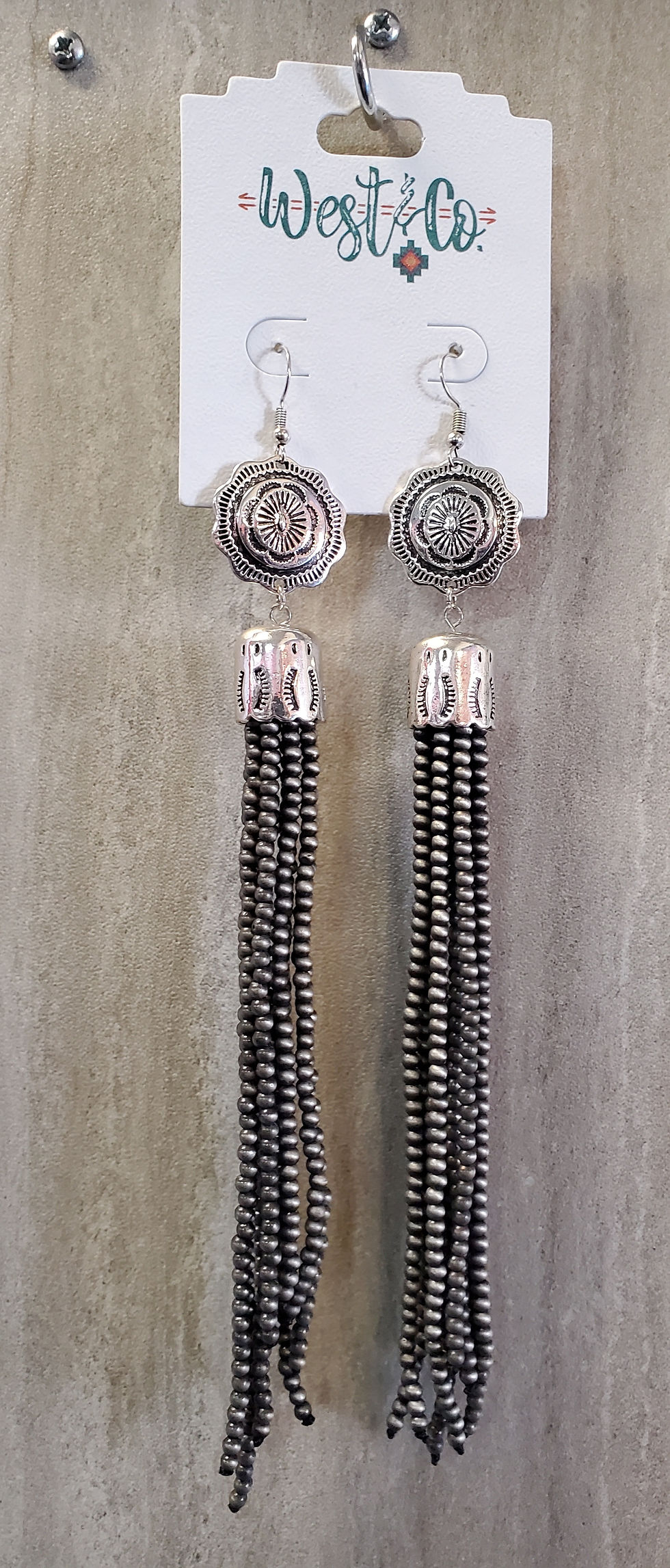 6.5" FAUX NAVAJO BEADED EARRINGS WITH CONCHO #556