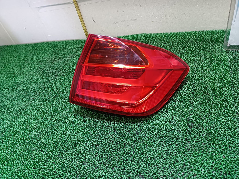 Miniature : BMW 320i 2012 DBA-3B20