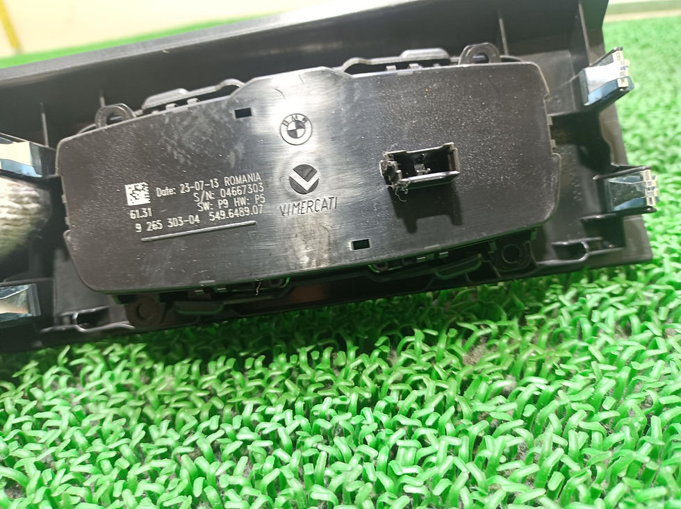 Miniature : BMW 116i 2013 DBA-1A16