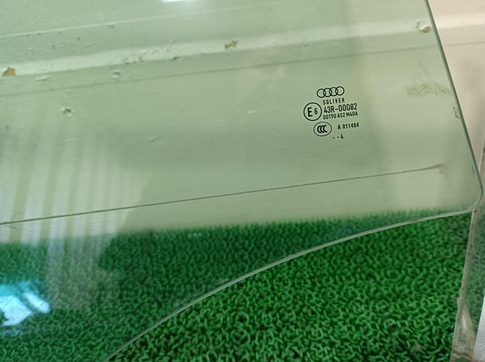 Miniature : AUDI A4 AVANT 2015 DBA-8