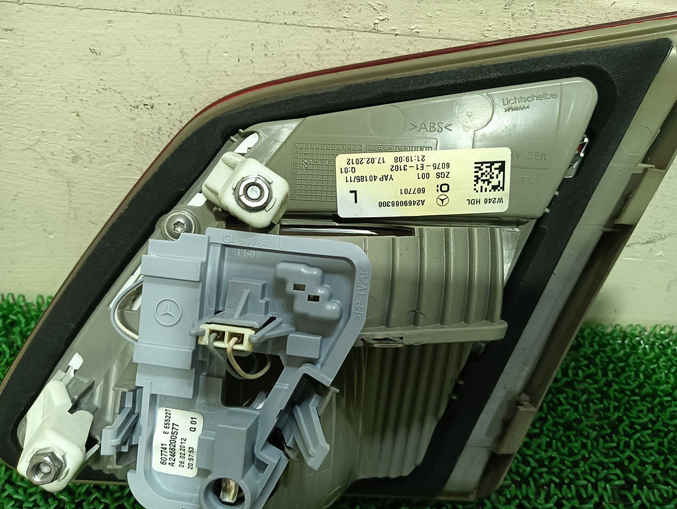 Miniature : Mercedes Benz B180 2012 DBA-24624