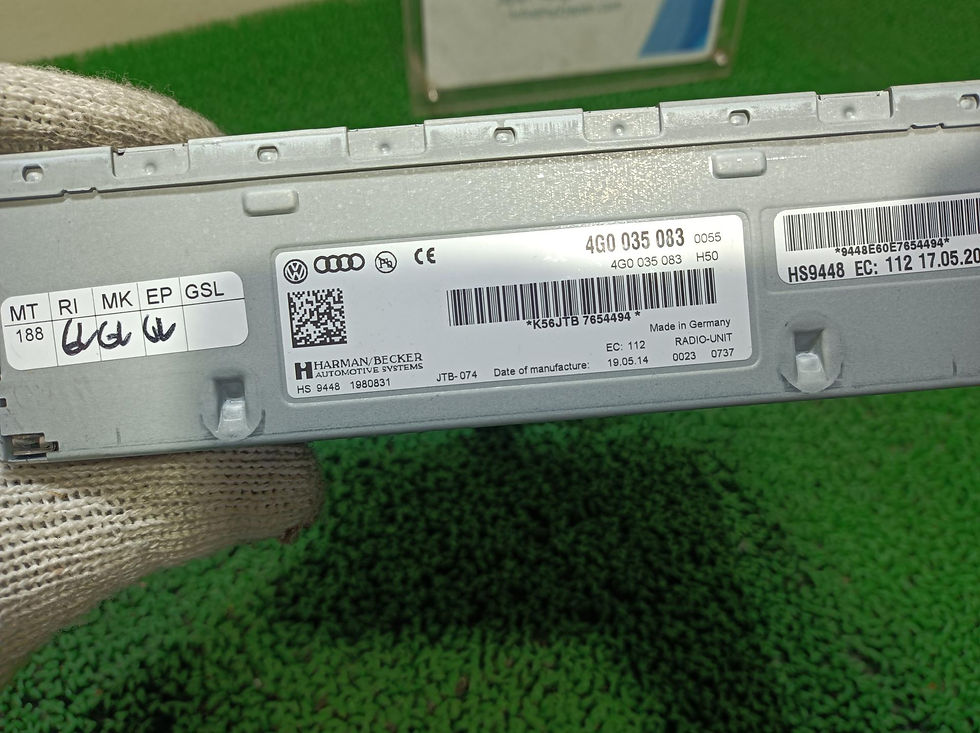 Miniature : AUDI A4 AVANT 2015 DBA-8
