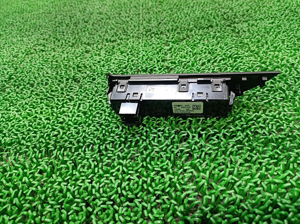 Miniature : BMW 116i 2013 DBA-1A16