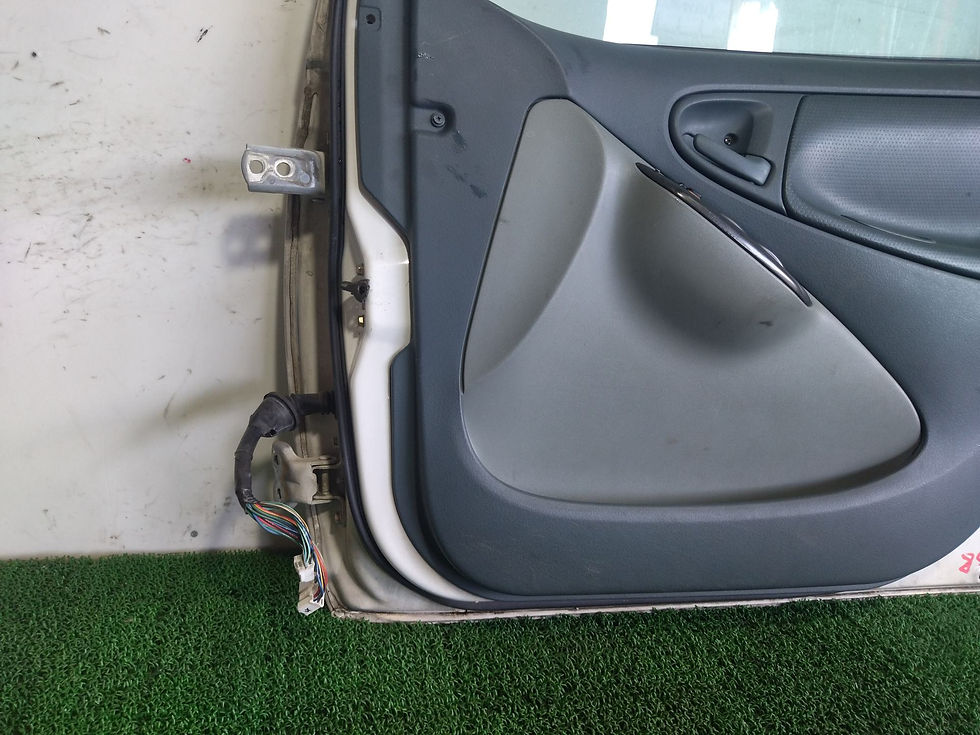 Miniature : Toyota Vitz 2000 GH-SCP10