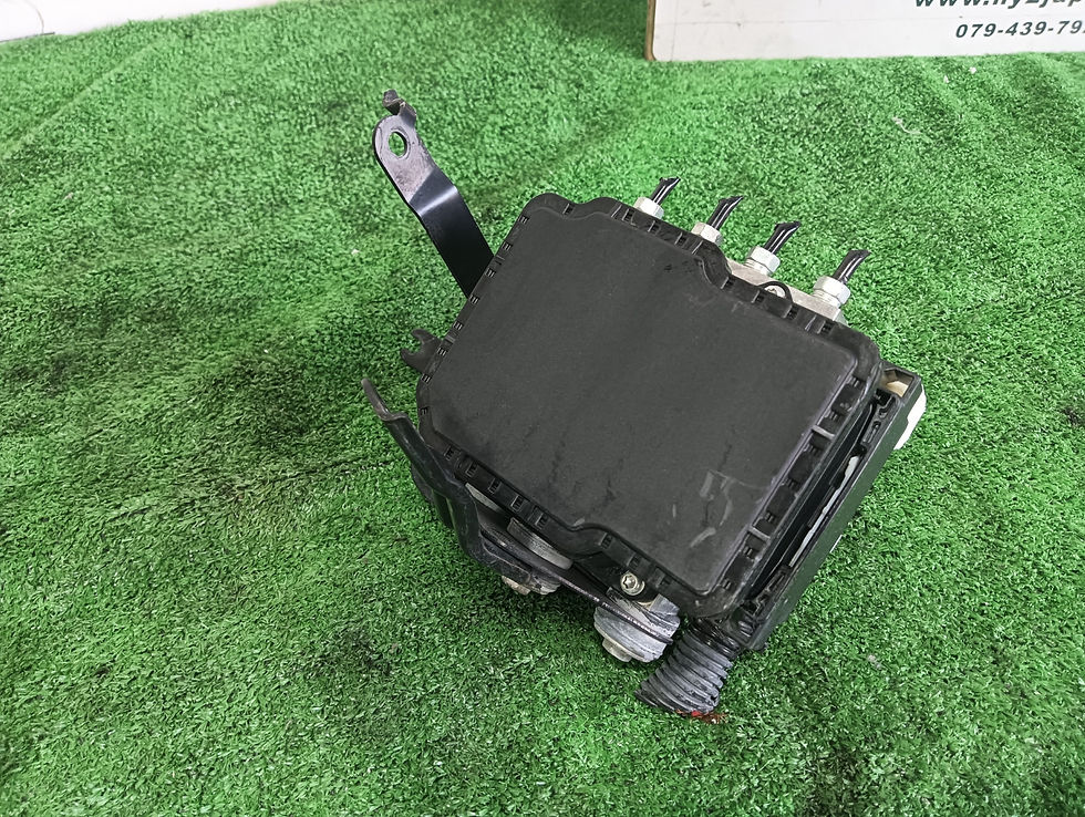 الصورة المصغرة: Honda Fit Hybrid 2013 DAA-GP1