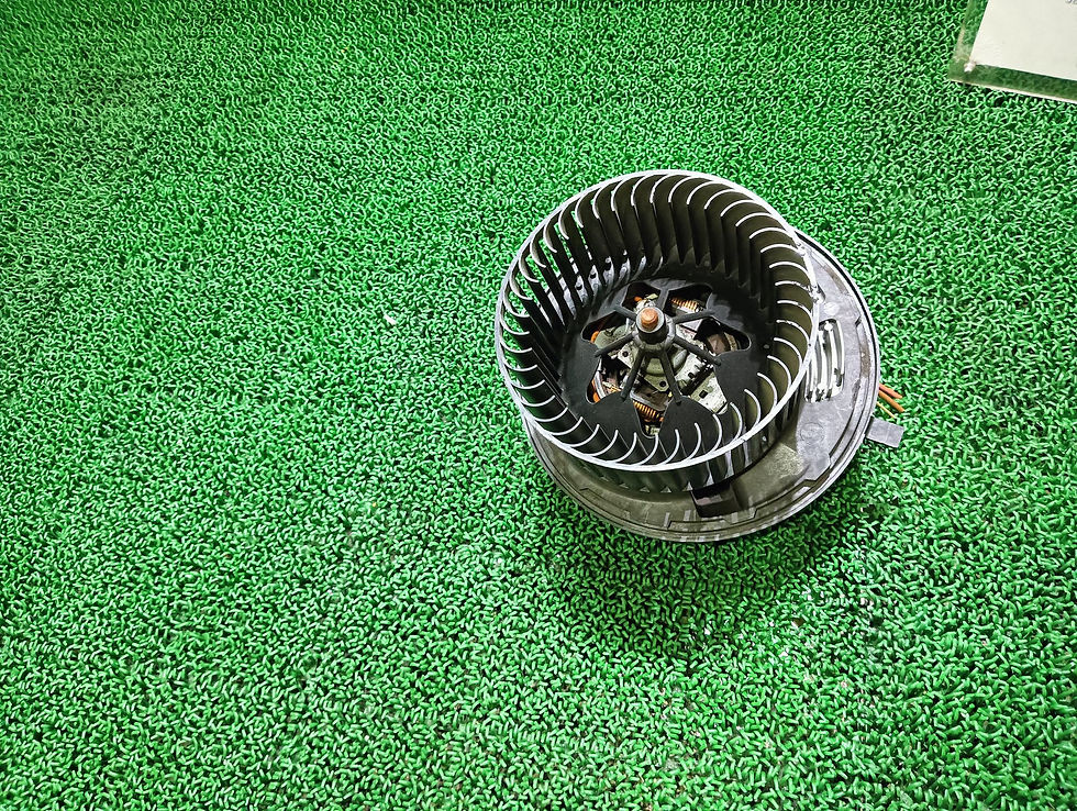 Miniature : BMW X1 2013 DBA-VL20