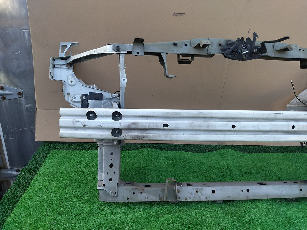 サムネイル： NISSAN Juke  2012 DBA-YF15