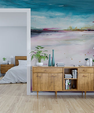 Fototapet abstract cu tonuri blânde și vii de albastru, roz și auriu, cu textură picturală. Design delicat și profund, ideal pentru interioare moderne ce caută atmosferă caldă și echilibrată – Accent Decor Cluj