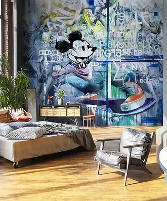 Fototapet urban în stil street art cu Mickey Mouse pe skateboard, în nuanțe de albastru și portocaliu – model Bronx, ideal pentru camere moderne, fototapet Accent Decor Cluj.