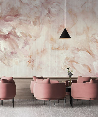 Fototapet cu bujori pictați în nuanțe de roz pudrat, alb sidefat și ocru stins, pe textură fină asemănătoare unei țesături. Design floral rafinat, ideal pentru dormitoare, livinguri sau birouri elegante – Accent Decor Cluj.”