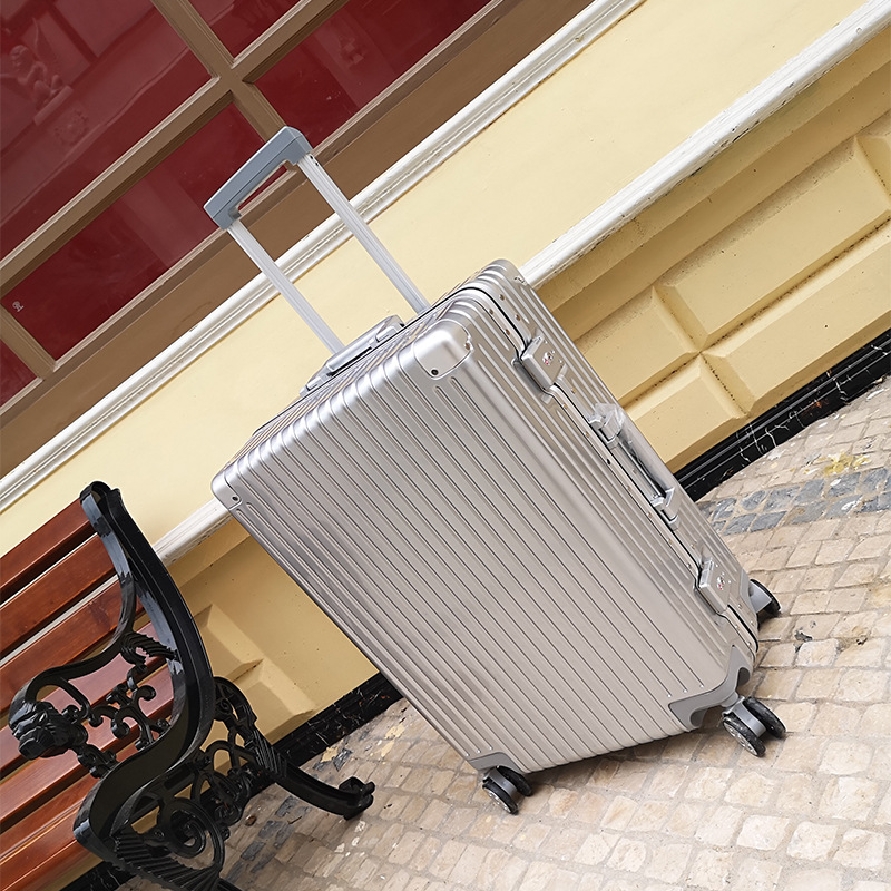 Thumbnail: Aluminum Zipperless Luggage