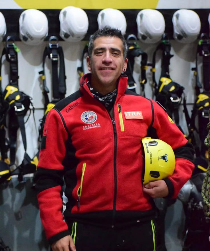 Rodrigo Torres - Bombero; Técnico Vertical; Rescatista e Instructor