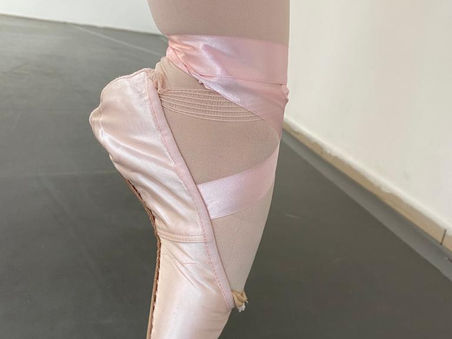 Relato pessoal sobre sapatilhas de ponta - Experiência de uma bailarina profissional e adulta.