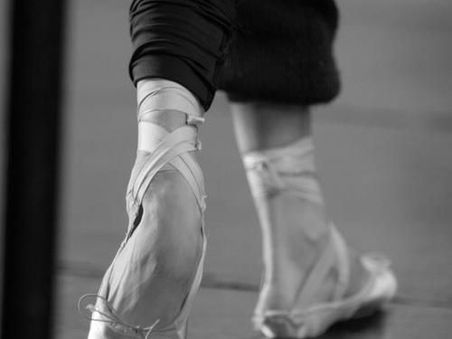 Quais as regiões anatômicas mais afetadas nos bailarinos?
