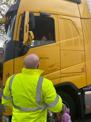 dhl-truck-34.jpeg