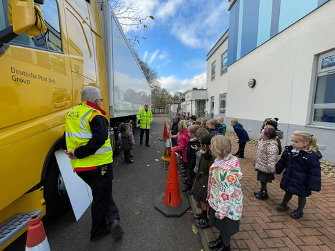 dhl-truck-33.jpeg