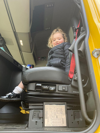 dhl-truck-32.jpeg