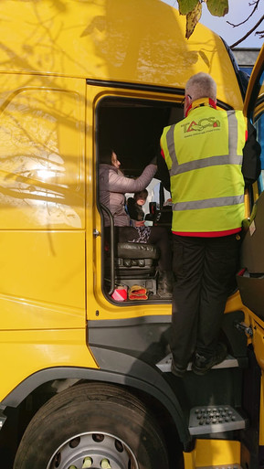dhl-truck-28.jpeg