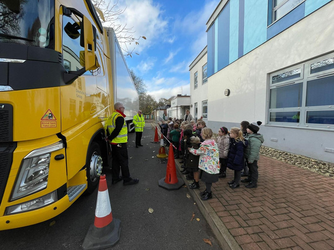 dhl-truck-30.jpeg