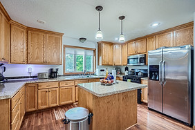 200 Larpenteur Ave E - Print Quality - 004 - 06 Kitchen.jpg