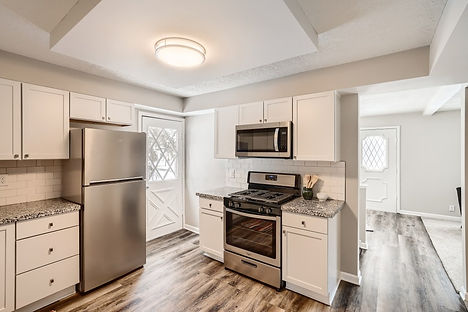 6234 Oakdale - 09 Kitchen.jpg