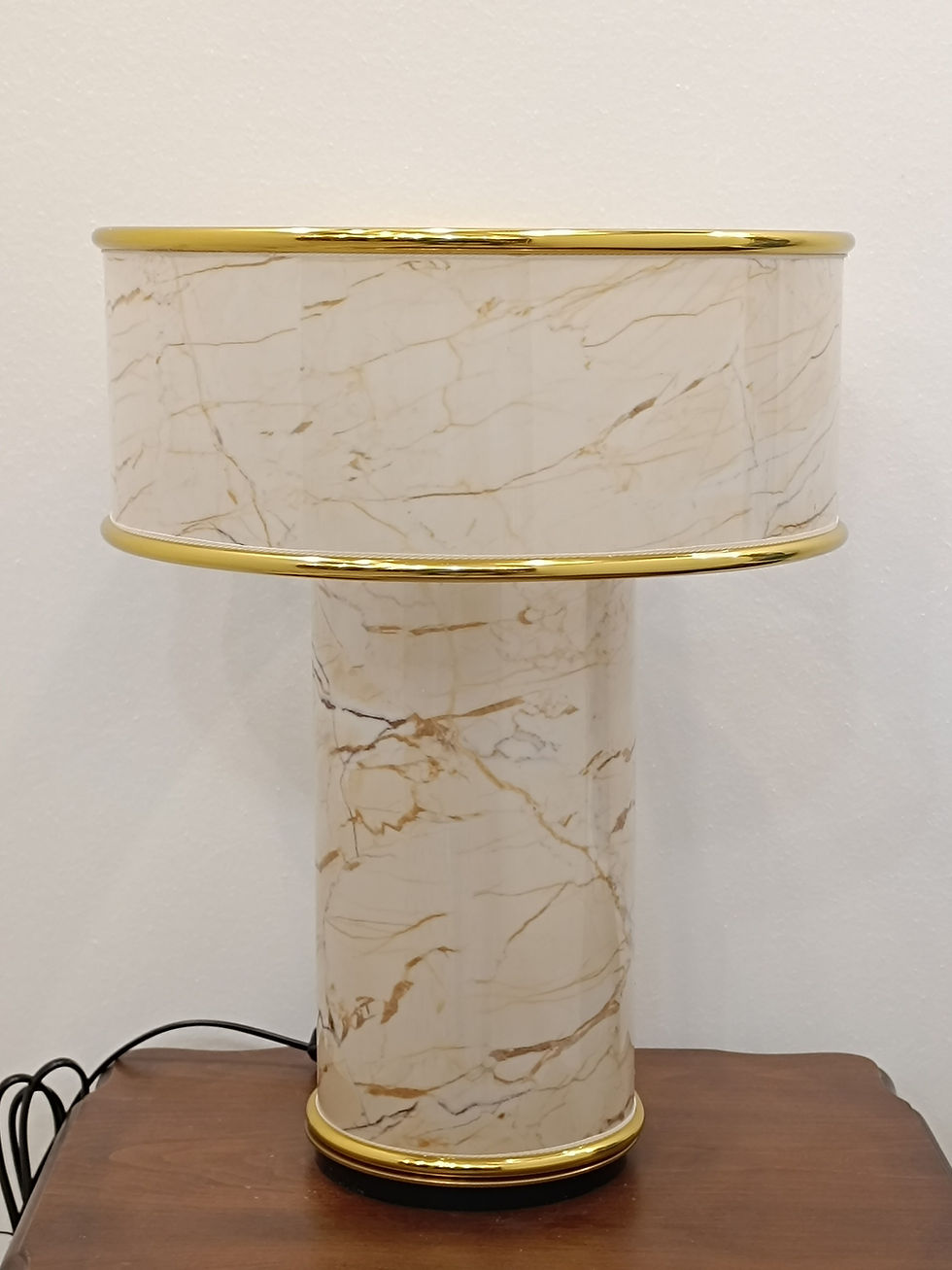 Thumbnail: Elegant gold-striped lamp with handmade shade