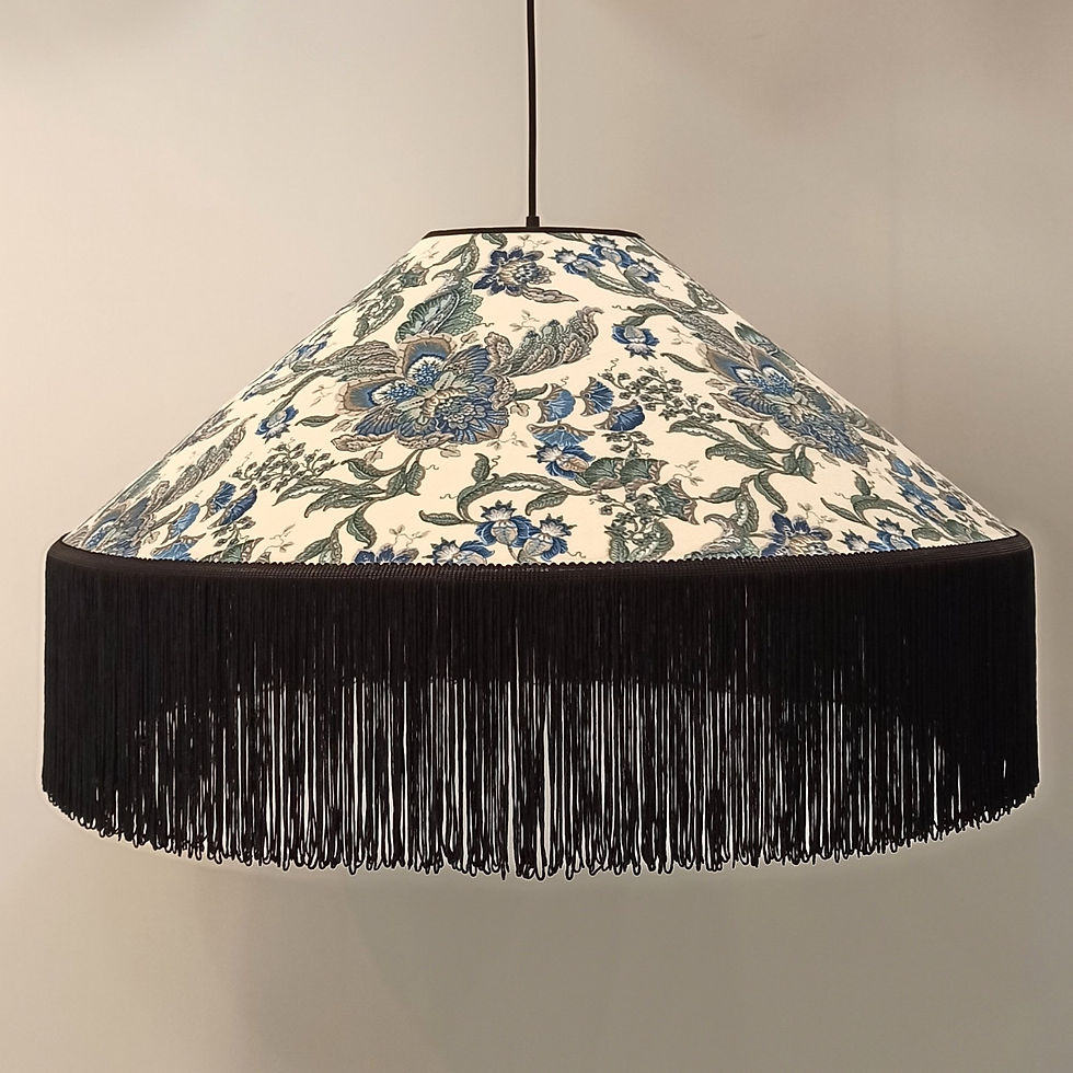 Μικρογραφία: Floral patterned lampshade with black fringe