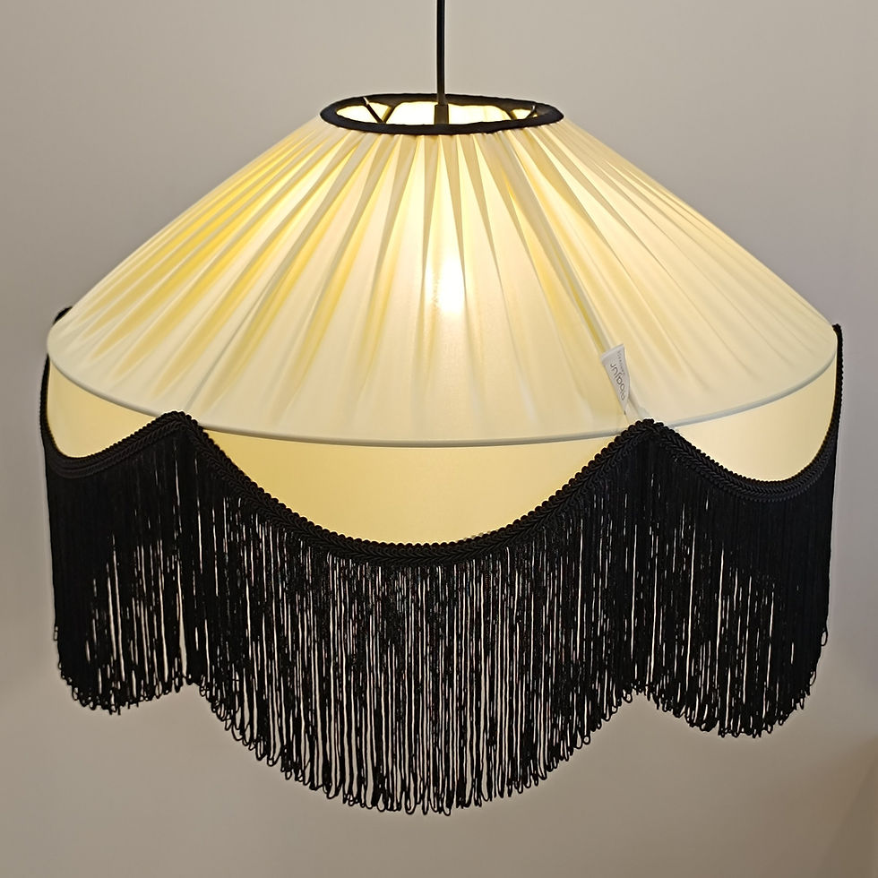 Μικρογραφία: Black fringed lampshade, pleated ivory top