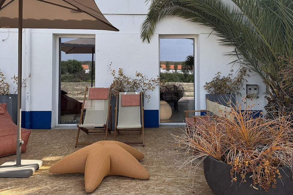 Front of a furniture shop in Comporta