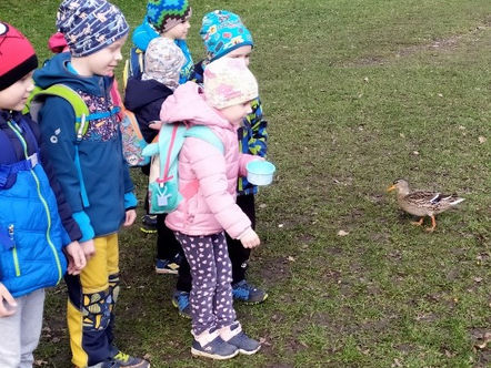 Motýlci na vycházce k řece Ostravici