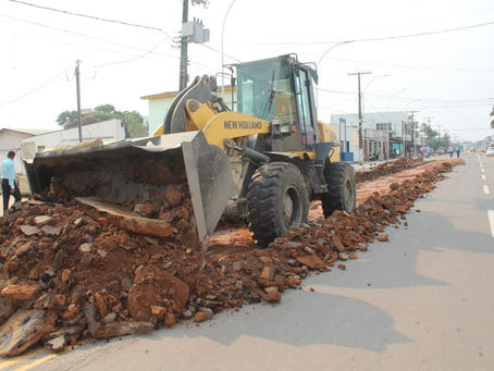 Prefeitura inicia recuperação em trecho da Avenida Avelino Chaves