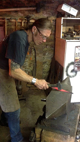 william artisan forgeron KERTILJOS BOUGIES ARTISANALES NORDIQUES VIKING SCANDINAVES