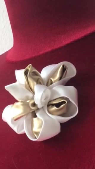 Miniaturbild: Brooch "CLASSY SWAN"