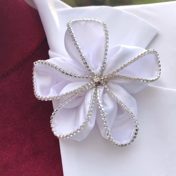 الصورة المصغرة: Brooch "SILVER STRASS FLOWER"