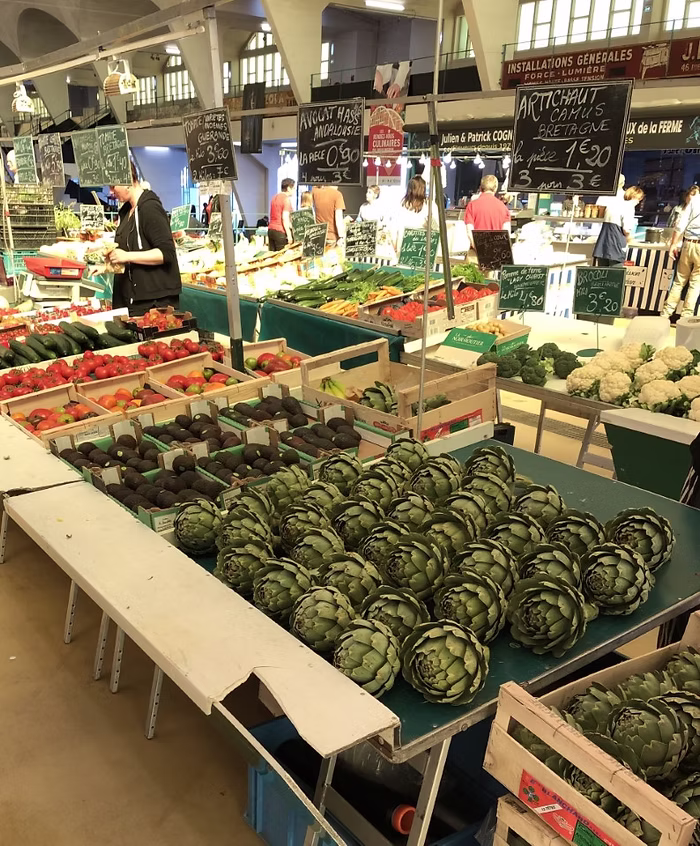 French Market – A vibrant French market stall with rows of fresh artichokes and red tomatoes, offering a rich green-and-red palette for sewing inspiration.