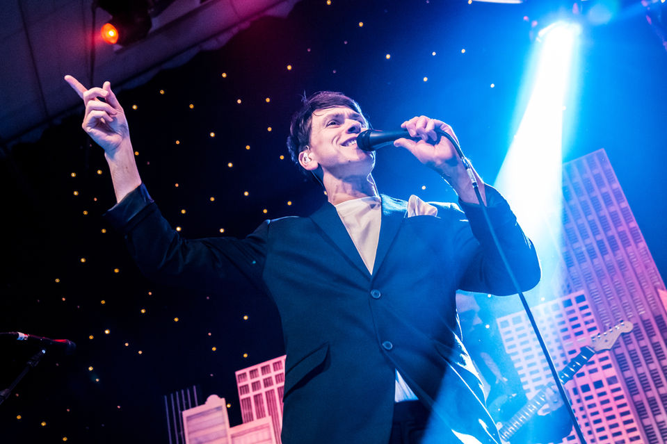 Undercovered singer, for corporate events, Sheffield. Credit: Ant Oxley