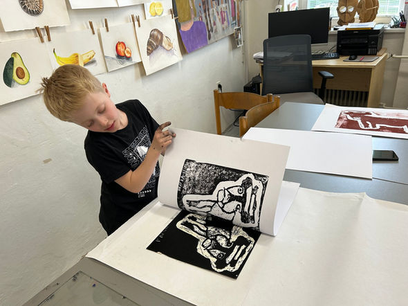 Příběh odjinud: Malý umělec, velký úspěch. Osmiletý Matyáš oslnil Japonsko. Ze světové soutěže dětské kresby přivezl hlavní cenu