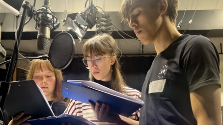 Děti dětem o holokaustu. Vědkyně z FF UP vytvořila s žáky zvukovou cestu Terezínem