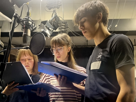 Děti dětem o holokaustu. Vědkyně z FF UP vytvořila s žáky zvukovou cestu Terezínem