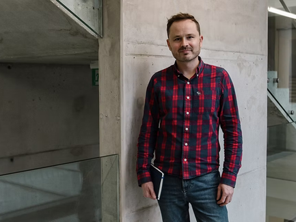 Stanislav Štěpáník | Proměňuje výuku českého jazyka v živý prostor pro komunikaci, kritické myšlení a porozumění síle slova