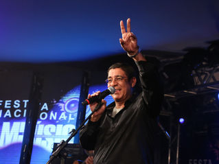 Zeca Pagodinho se apresentando na Festa Nacional da Música