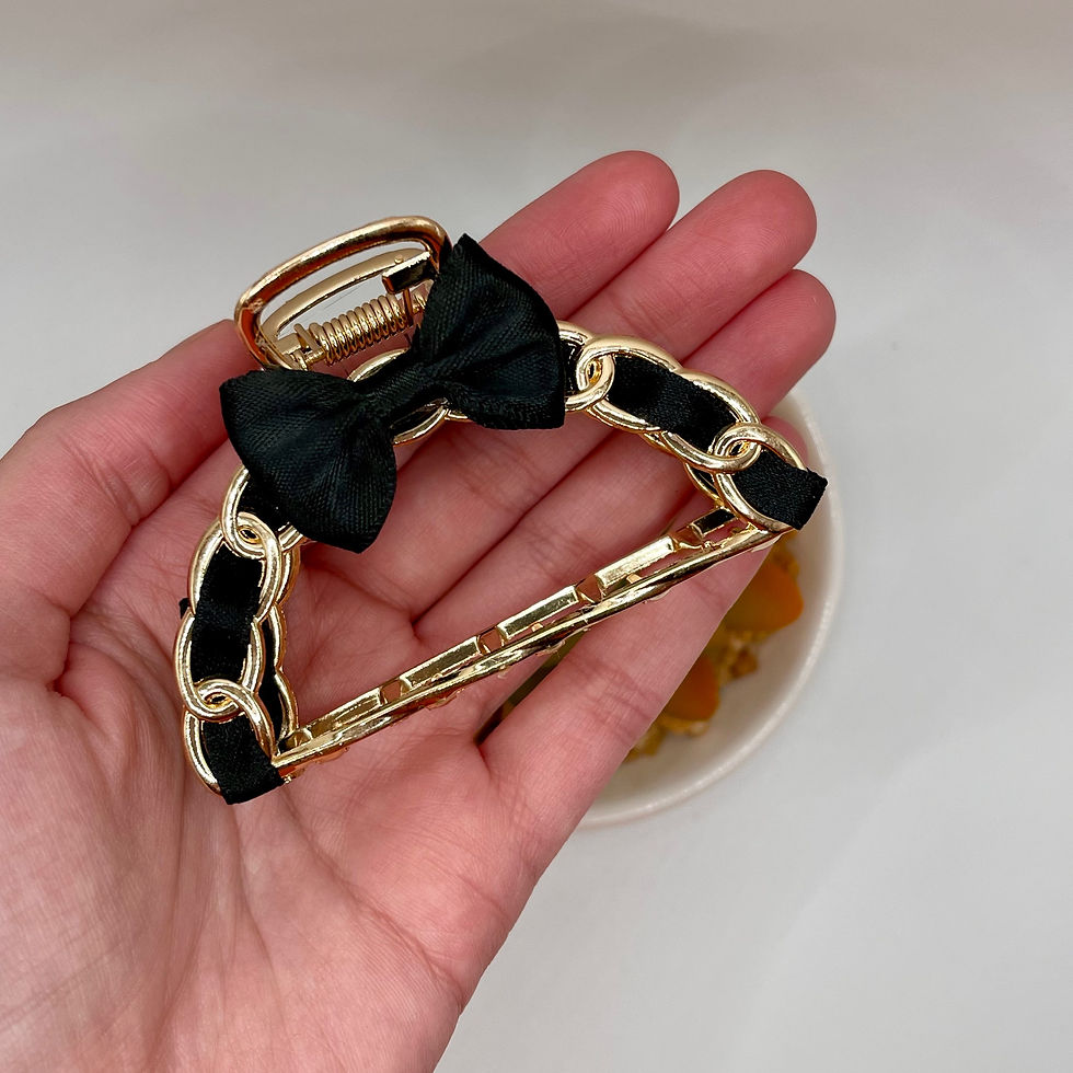 Thumbnail: Bow Chain Polygon Hair Claw Clip